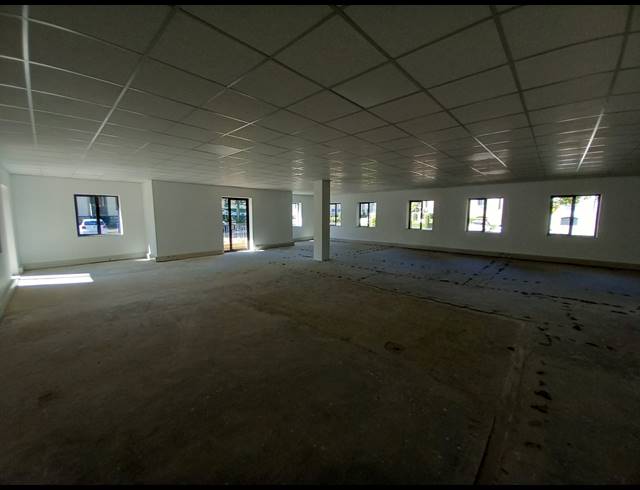 702M² OFFICE TO LET IN BRYANSTON